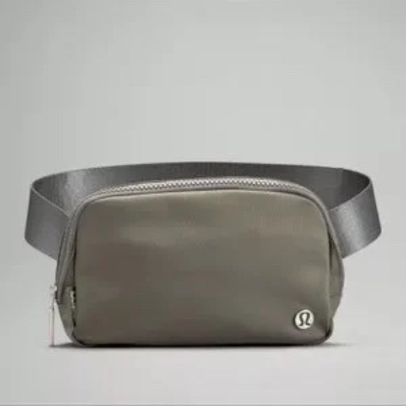 lululemon athletica Handbags - AUTHENTIC NWT Lululemon Everywhere Bag in Silver Drop